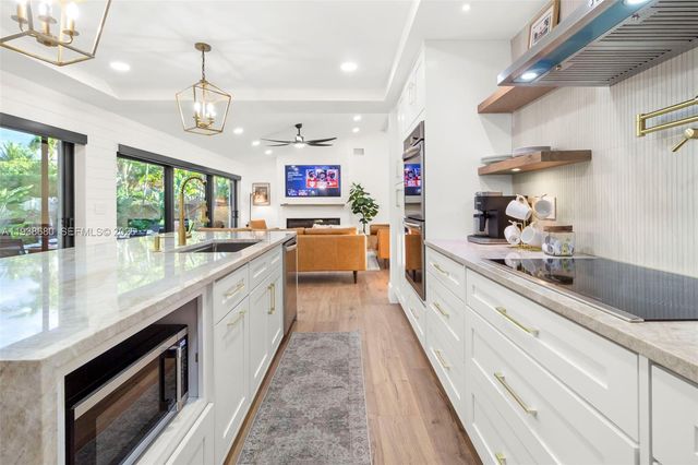 3540 NE 28th Ave, Lighthouse Point, FL 33064