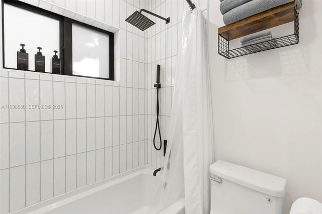 3540 NE 28th Ave, Lighthouse Point, FL 33064