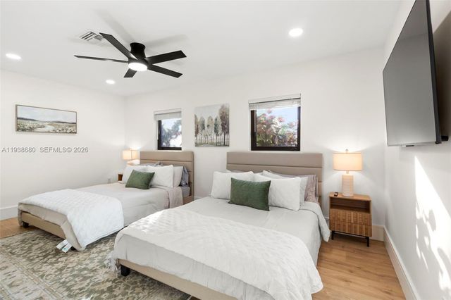 3540 NE 28th Ave, Lighthouse Point, FL 33064