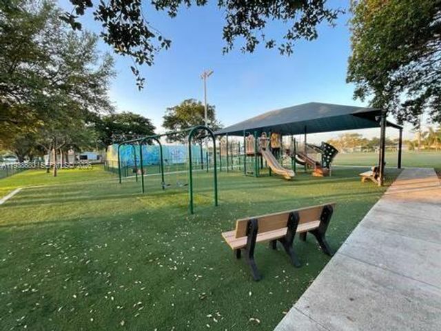 3540 NE 28th Ave, Lighthouse Point, FL 33064