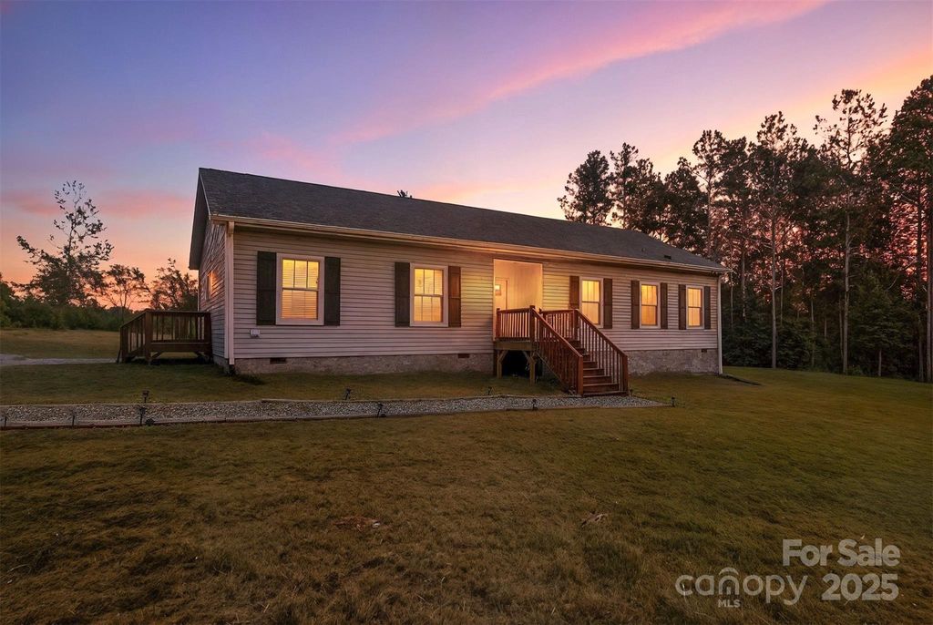 158 Semper Fidelis Road, Olin, NC 28660
