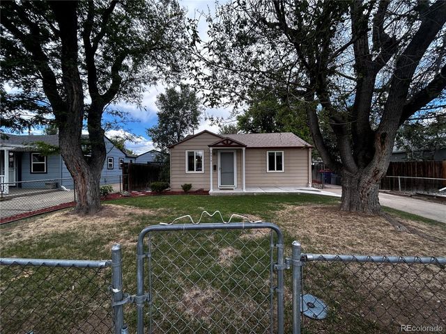 6915 W 55th Place, Arvada, CO 80002