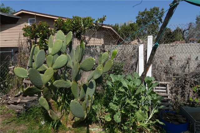 611 W 91st, Los Angeles, CA 90044