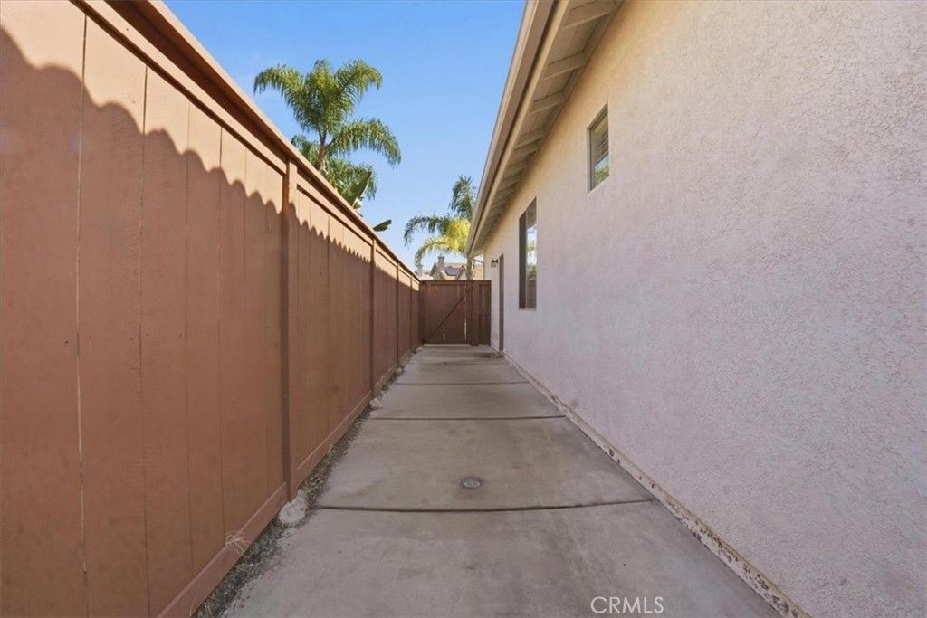 Image 28 of property listing at 41911 Driver Lane, Temecula, CA 92591