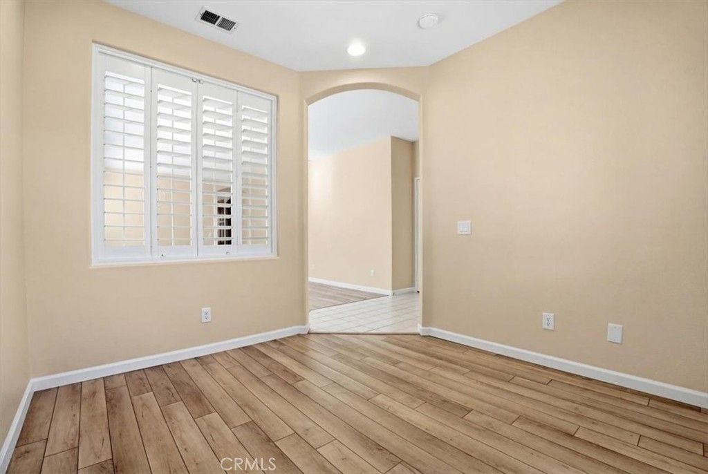 Image 5 of property listing at 41911 Driver Lane, Temecula, CA 92591