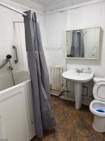 13 Emerson Pl, Newark City, NJ 07114