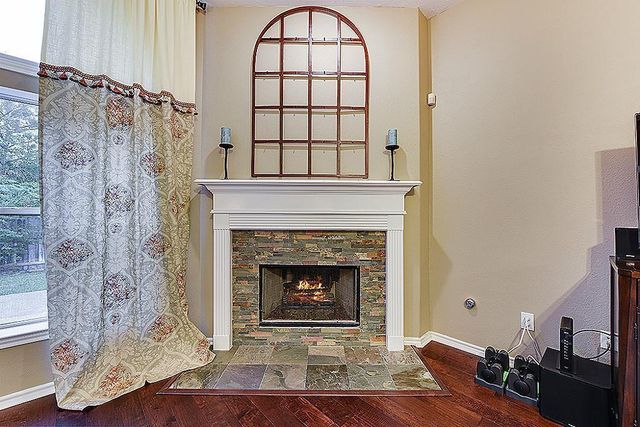 6 N Queenscliff Circle, The Woodlands, TX 77382