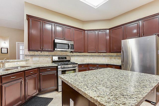 6 N Queenscliff Circle, The Woodlands, TX 77382