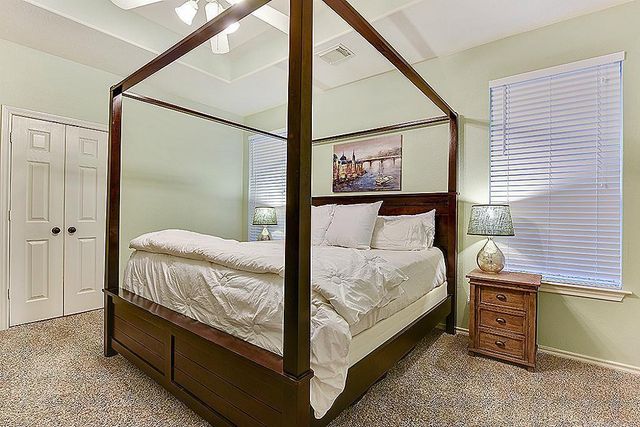 6 N Queenscliff Circle, The Woodlands, TX 77382