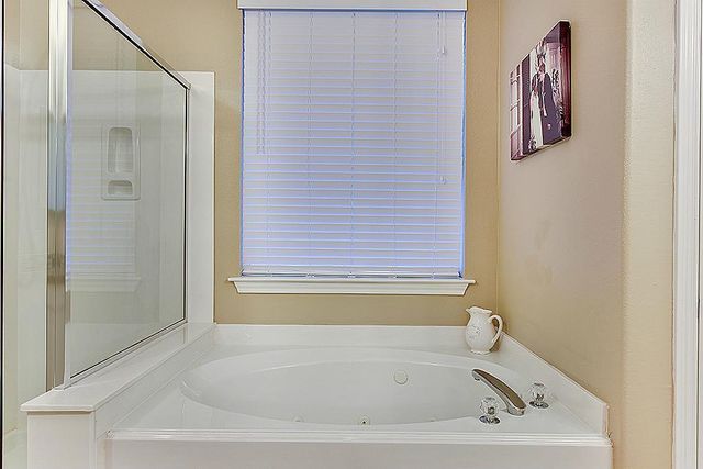 6 N Queenscliff Circle, The Woodlands, TX 77382