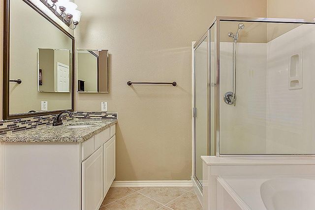 6 N Queenscliff Circle, The Woodlands, TX 77382