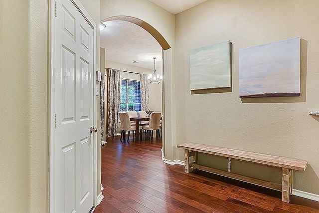 6 N Queenscliff Circle, The Woodlands, TX 77382