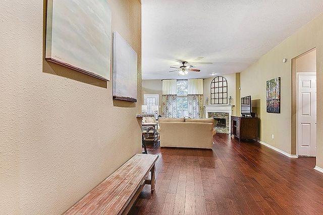 6 N Queenscliff Circle, The Woodlands, TX 77382