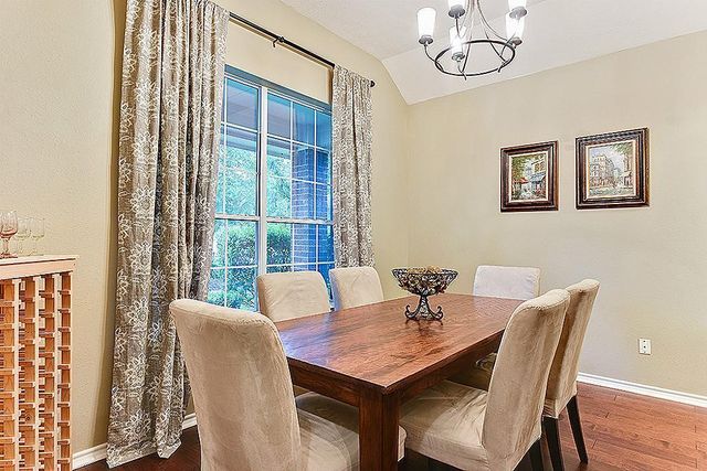 6 N Queenscliff Circle, The Woodlands, TX 77382