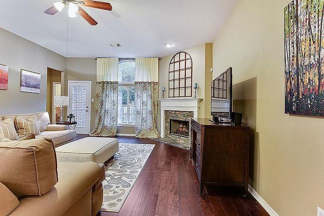 6 N Queenscliff Circle, The Woodlands, TX 77382