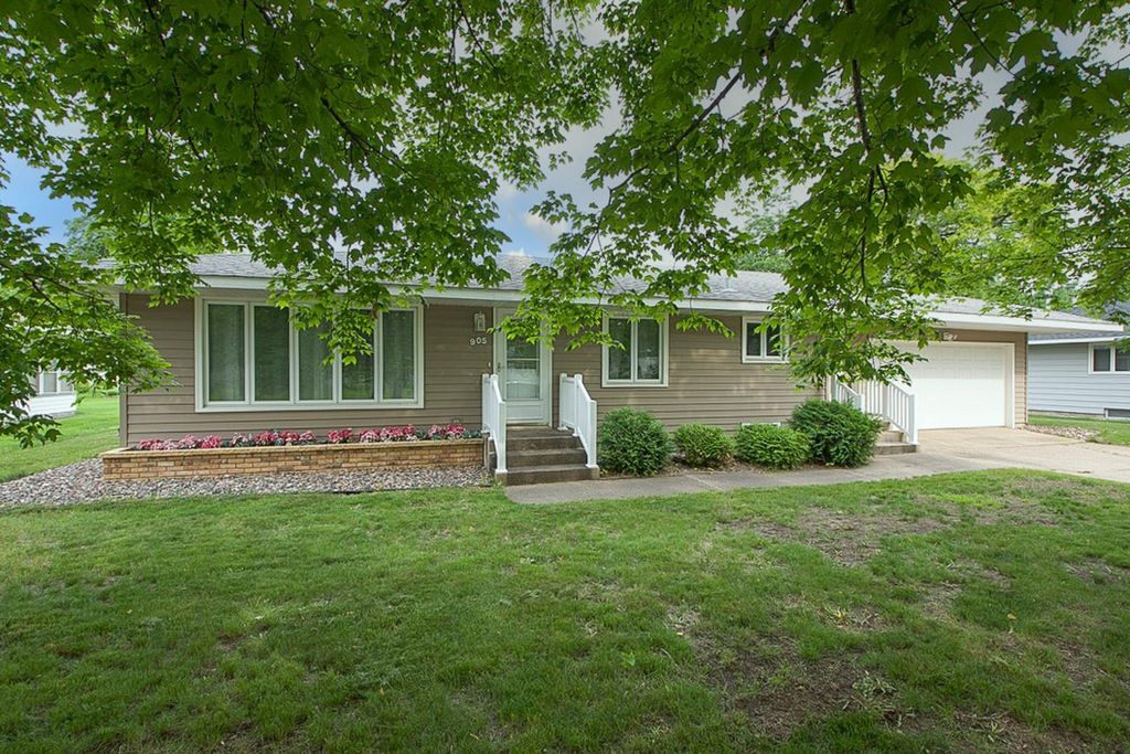 905 24th Avenue N, Saint Cloud, MN 56303
