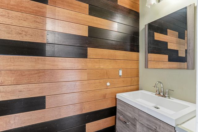 4114 Dupont Avenue N, Minneapolis, MN 55412