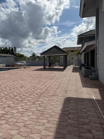 15675 SW 74th Cir Dr 5, Miami, FL 33193