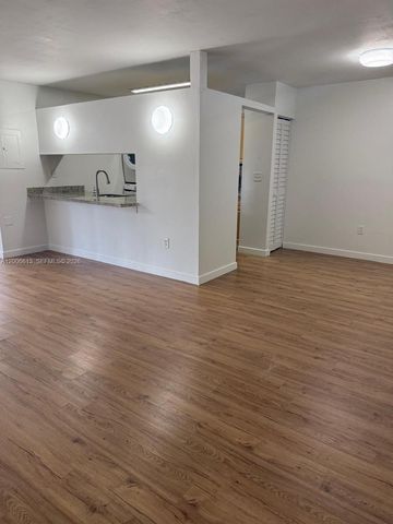 15675 SW 74th Cir Dr 5, Miami, FL 33193