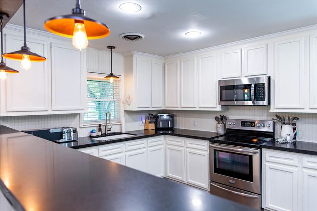 503 Maxine, East Bernard, TX 77435