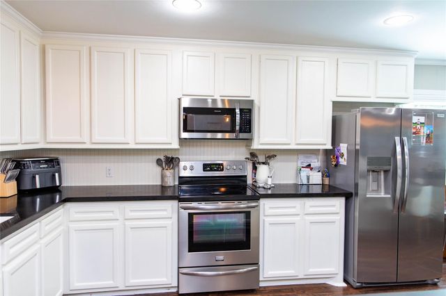 503 Maxine, East Bernard, TX 77435