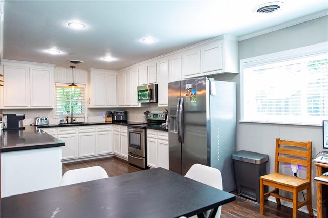 503 Maxine, East Bernard, TX 77435
