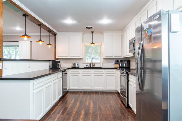 503 Maxine, East Bernard, TX 77435