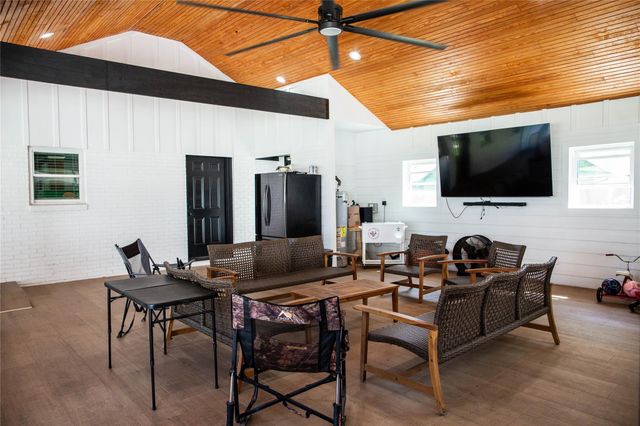 503 Maxine, East Bernard, TX 77435