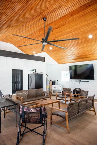 503 Maxine, East Bernard, TX 77435