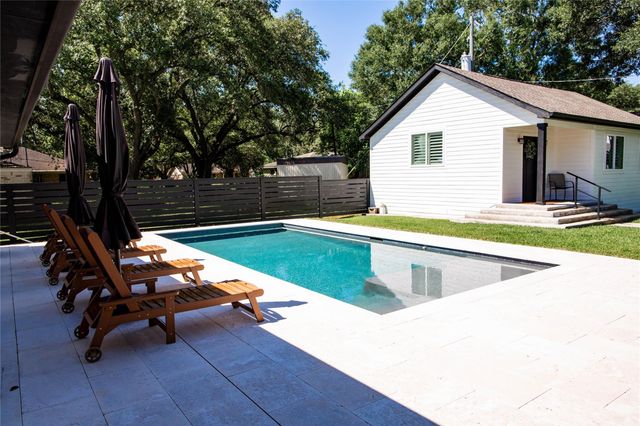 503 Maxine, East Bernard, TX 77435