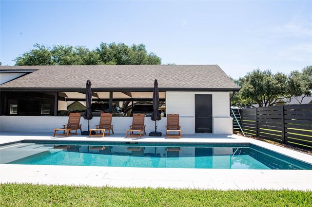 503 Maxine, East Bernard, TX 77435