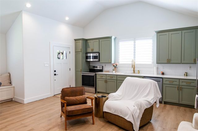 503 Maxine, East Bernard, TX 77435