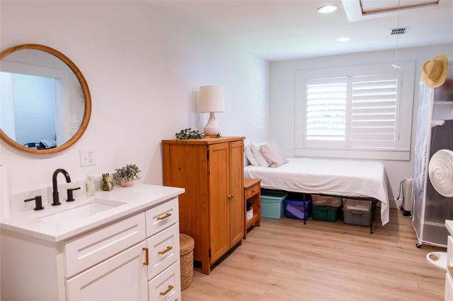 503 Maxine, East Bernard, TX 77435