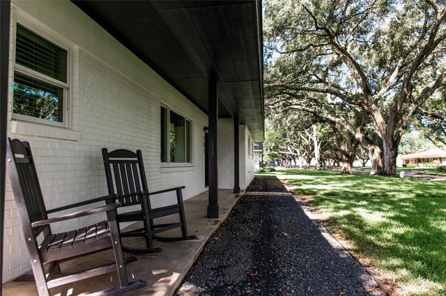 503 Maxine, East Bernard, TX 77435