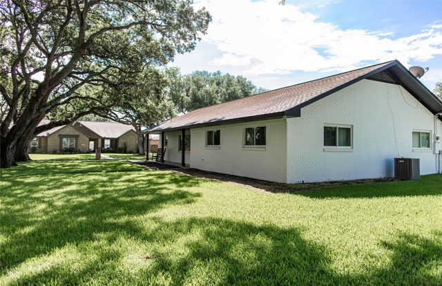 503 Maxine, East Bernard, TX 77435