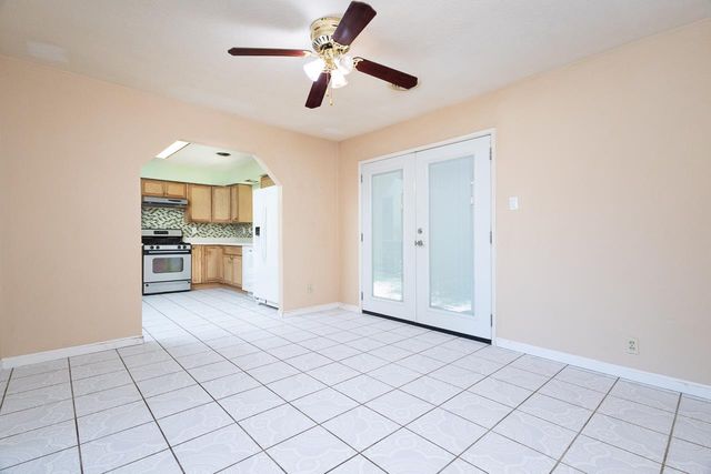 1048 Laurel Ave, Olivehurst, CA 95961