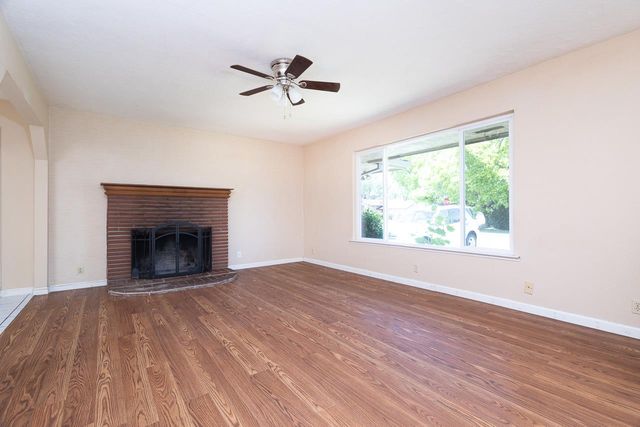 1048 Laurel Ave, Olivehurst, CA 95961