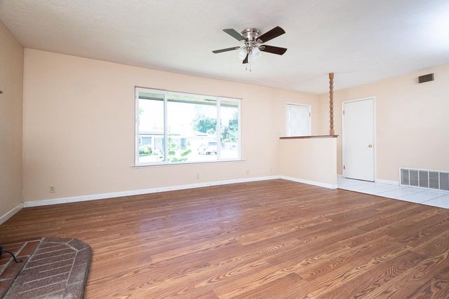 1048 Laurel Ave, Olivehurst, CA 95961