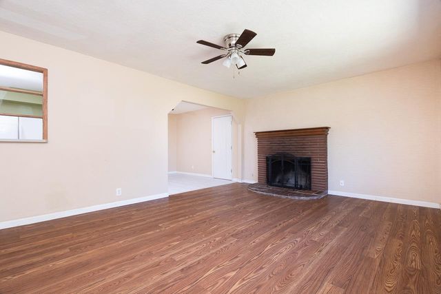 1048 Laurel Ave, Olivehurst, CA 95961