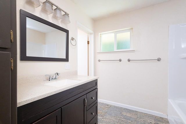1048 Laurel Ave, Olivehurst, CA 95961