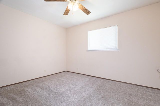 1048 Laurel Ave, Olivehurst, CA 95961
