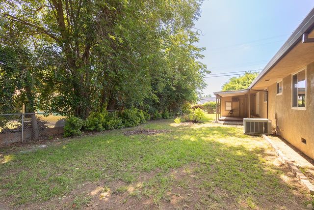 1048 Laurel Ave, Olivehurst, CA 95961