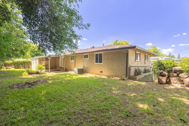 1048 Laurel Ave, Olivehurst, CA 95961
