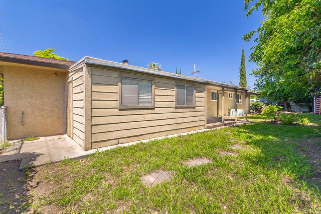 1048 Laurel Ave, Olivehurst, CA 95961