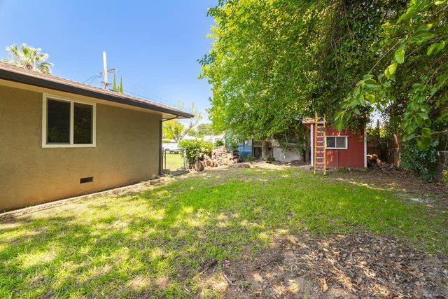 1048 Laurel Ave, Olivehurst, CA 95961