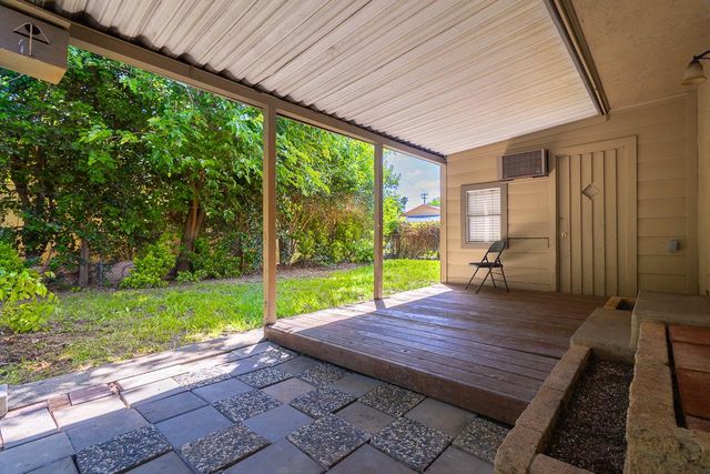 1048 Laurel Ave, Olivehurst, CA 95961
