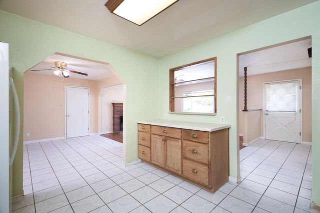 1048 Laurel Ave, Olivehurst, CA 95961