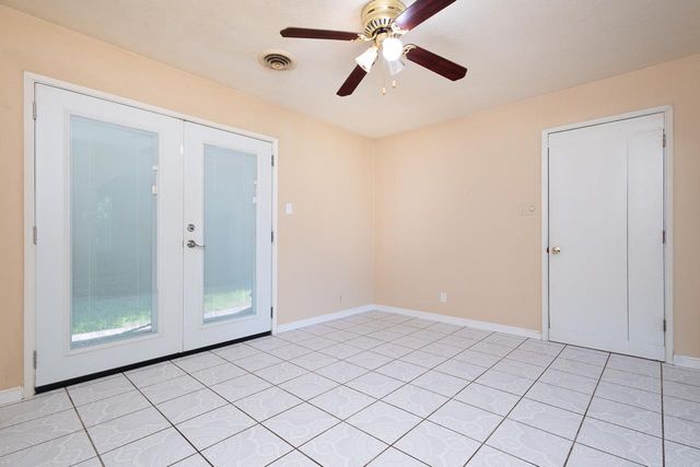 1048 Laurel Ave, Olivehurst, CA 95961