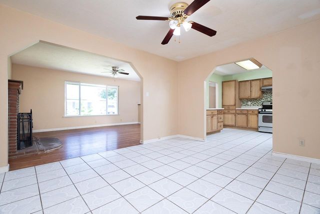 1048 Laurel Ave, Olivehurst, CA 95961