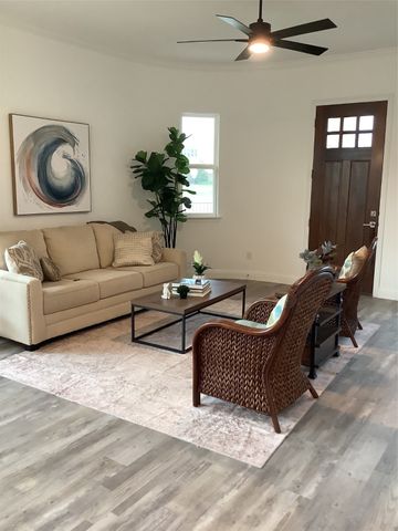 609 E Midway Drive, Euless, TX 76039